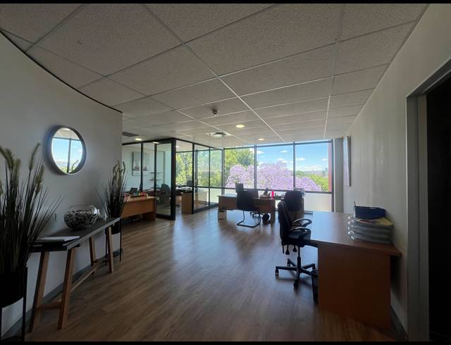 272M² OFFICE TO LET IN HYDE PARK